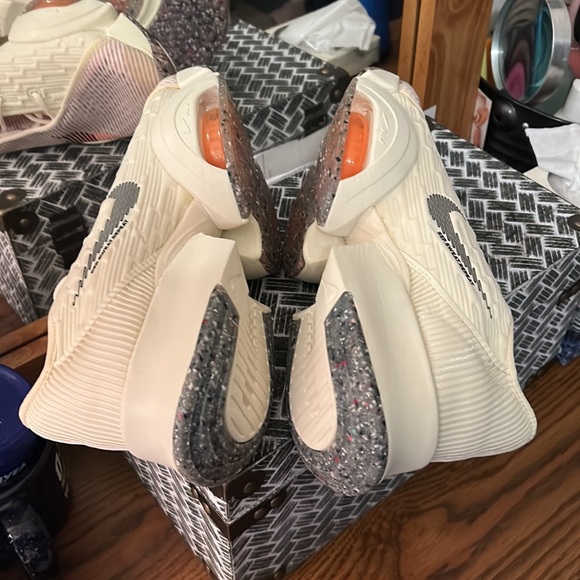 NWOB Nike Sneakers Ladies Size 9 - Picture 5 of 10